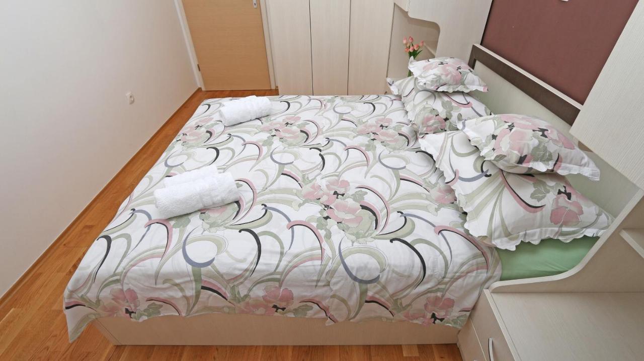 With A Parking Space - 13871 Apartment Makarska